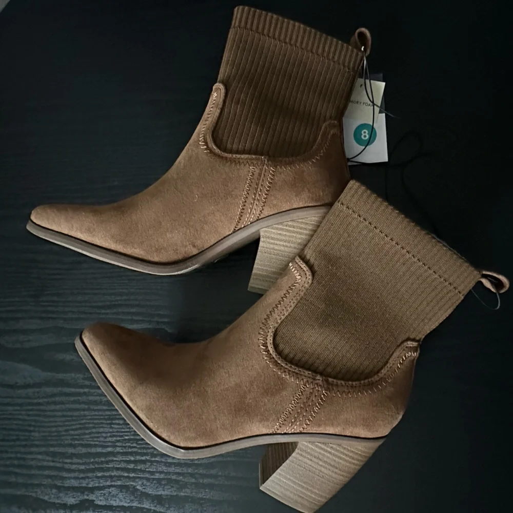 KINLEY BOOTS - Picture 1 of 5